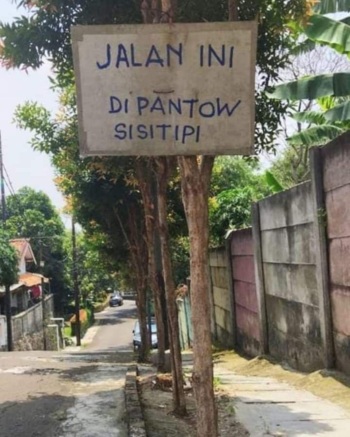 pemberitahuan pakai kearifan lokal lucu © berbagai sumber