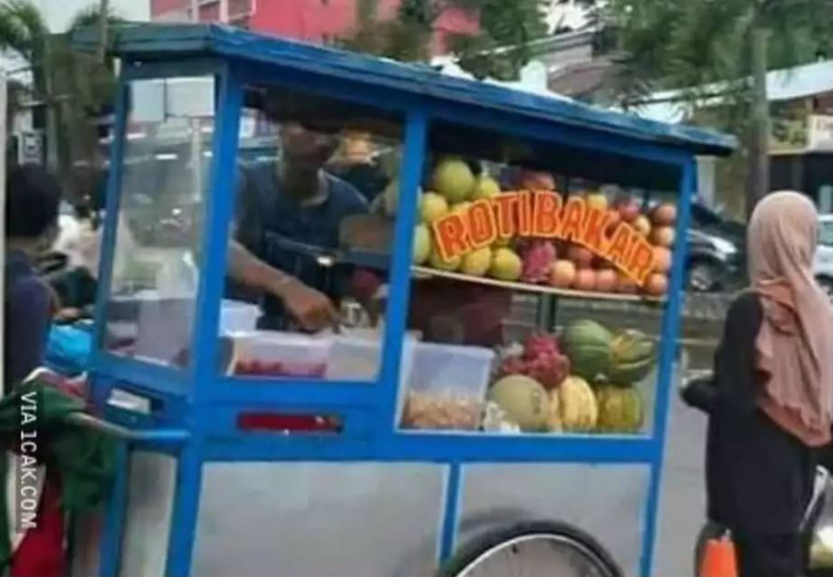 penjual salah bawa gerobak lucu © berbagai sumber penjual salah bawa gerobak lucu © berbagai sumber