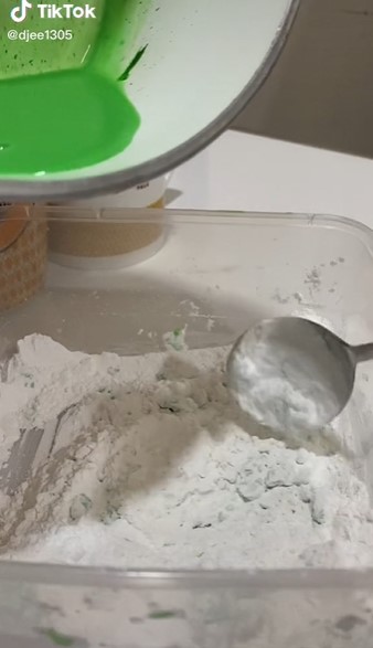 7 Cara mudah bikin kue putu ala pedagang keliling, tanpa cetakan bambu