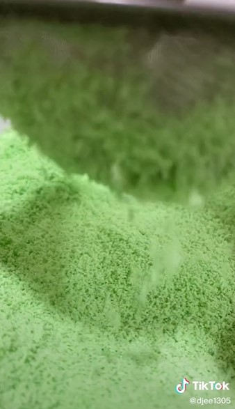 7 Cara mudah bikin kue putu ala pedagang keliling, tanpa cetakan bambu