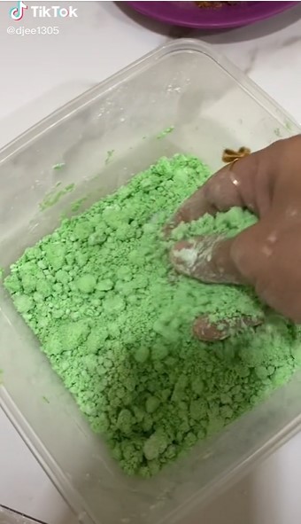 7 Cara mudah bikin kue putu ala pedagang keliling, tanpa cetakan bambu