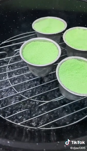 7 Cara mudah bikin kue putu ala pedagang keliling, tanpa cetakan bambu