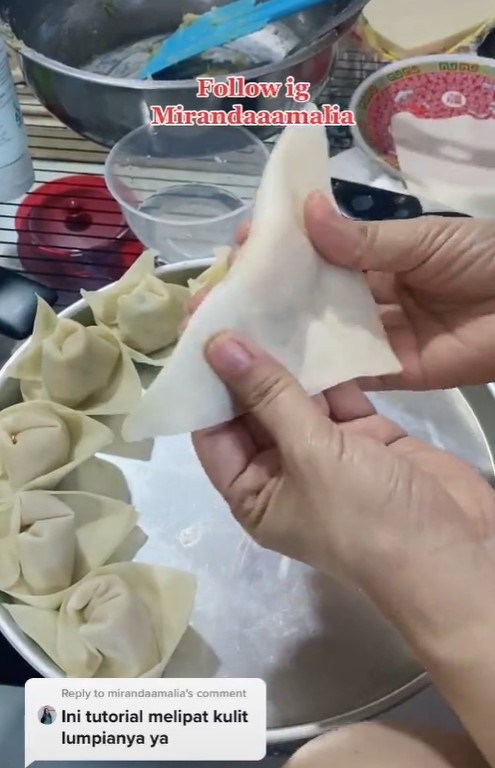 Cara melipat kulit pangsit, lebih lengket dan tak mudah lepas