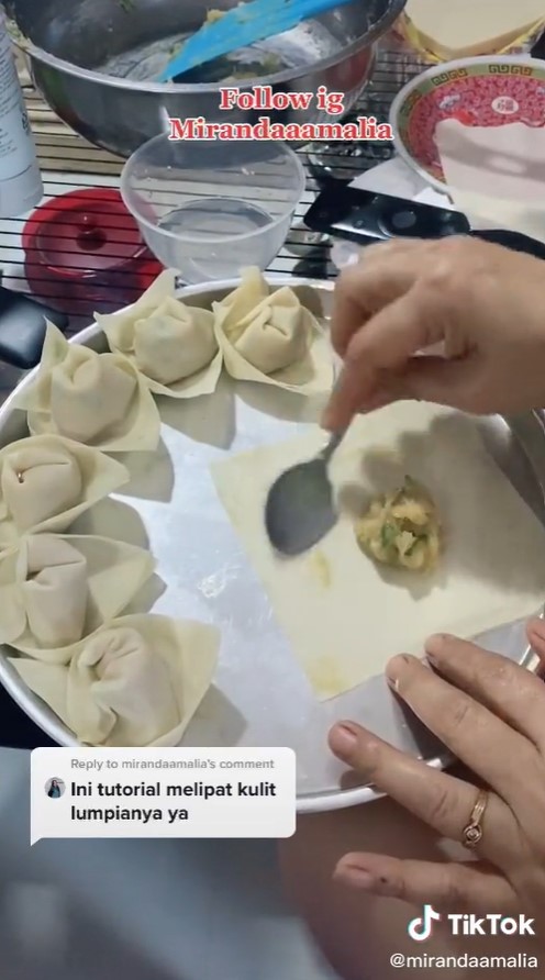 Cara melipat kulit pangsit, lebih lengket dan tak mudah lepas