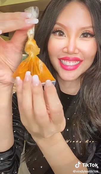 Tak banyak yang tahu, ini trik membuka plastik sambal tanpa gunting