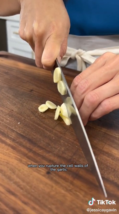 Jangan asal potong, bentuk irisan bawang ternyata bisa pengaruhi rasa