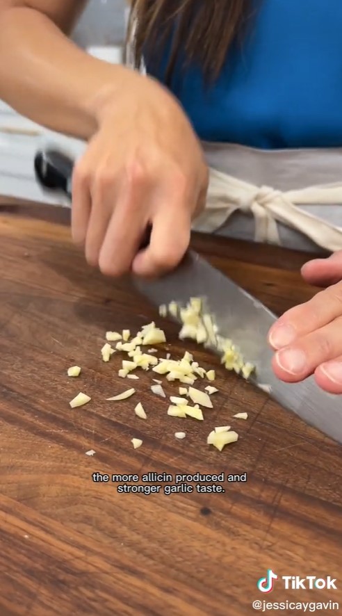 Jangan asal potong, bentuk irisan bawang ternyata bisa pengaruhi rasa