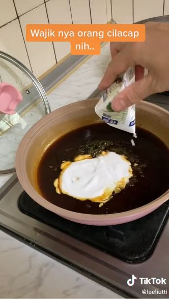 5 Trik bikin wajik gula merah agar pulen, legit dan antilengket