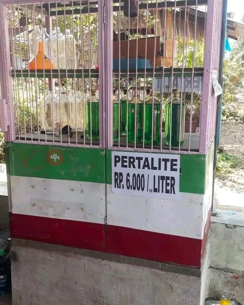 potret spanduk jualan terlihat murah © berbagai sumber