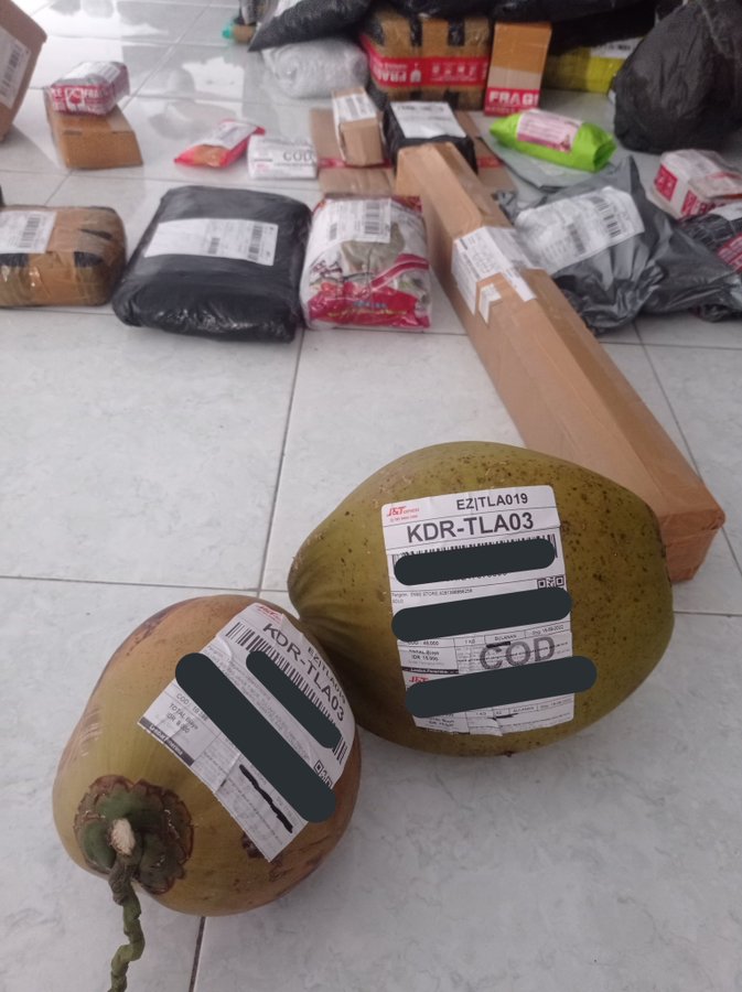 penampakan isi paket nyeleneh Berbagai sumber