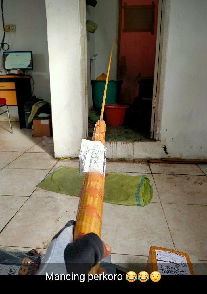 penampakan isi paket nyeleneh Berbagai sumber