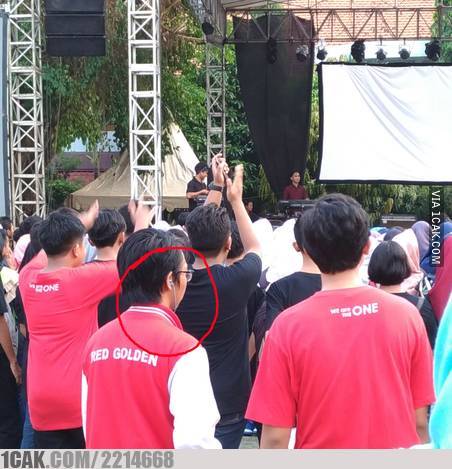 kelakuan unik nonton konser © berbagai sumber