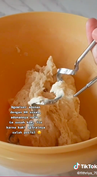 Tak banyak yang tahu, ini trik agar adonan tidak naik di hand mixer