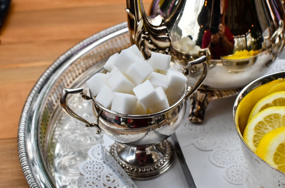 10 Makanan dihindari Happy Salma, rahasia kulit sehat di usia 42 tahun