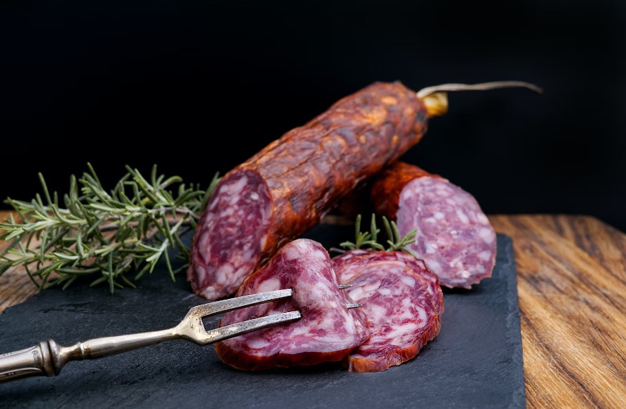 10 Makanan dihindari Happy Salma, rahasia kulit sehat di usia 42 tahun