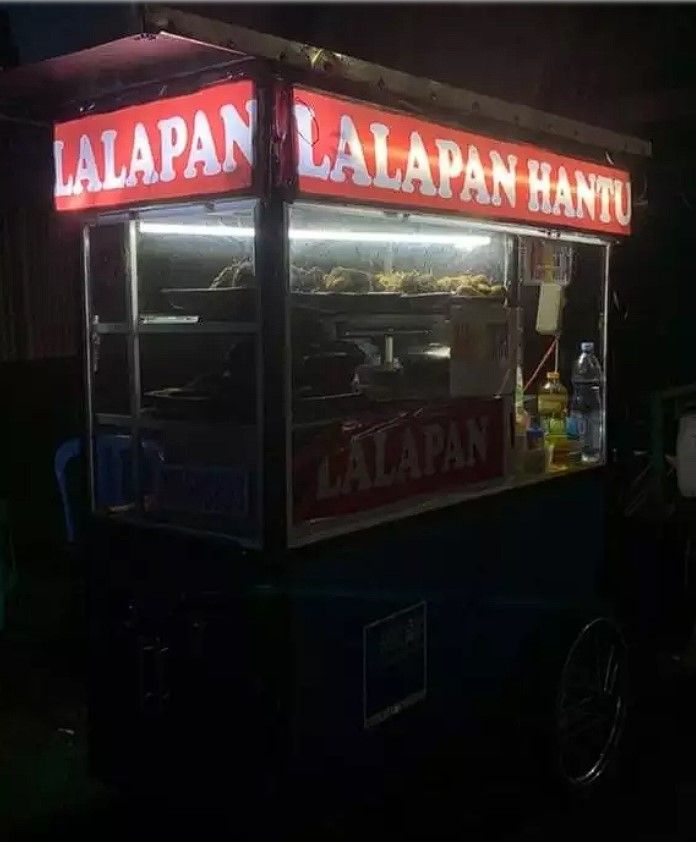 Potret warung pakai nama seram Berbagai sumber