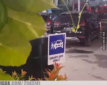 peringatan di jalan pakai bahasa Inggris © berbagai sumber