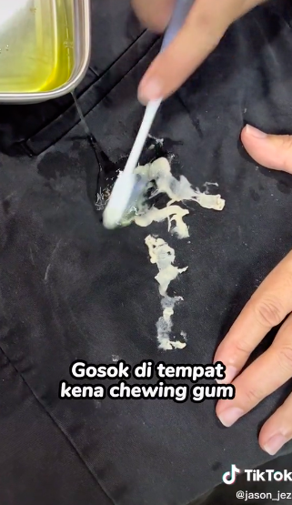 Pakai putih telur, ini cara hilangkan noda permen karet di baju