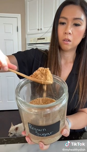 Cara mudah mengatasi gula menggumpal saat disimpan, cuma pakai 1 bahan