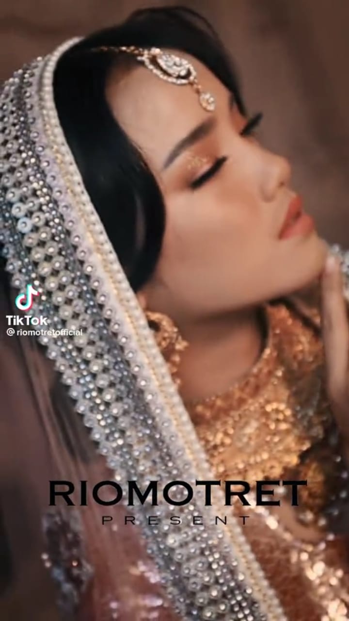 pesona fuji dalam balutan kain sari © TikTok