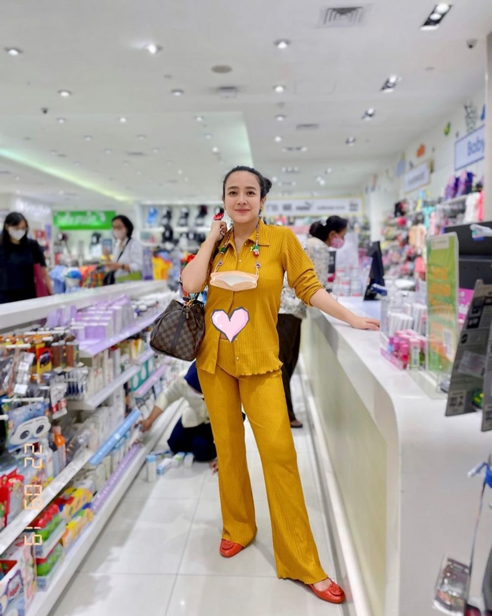 potret terbaru dea ananda usai melahirkan © instagram