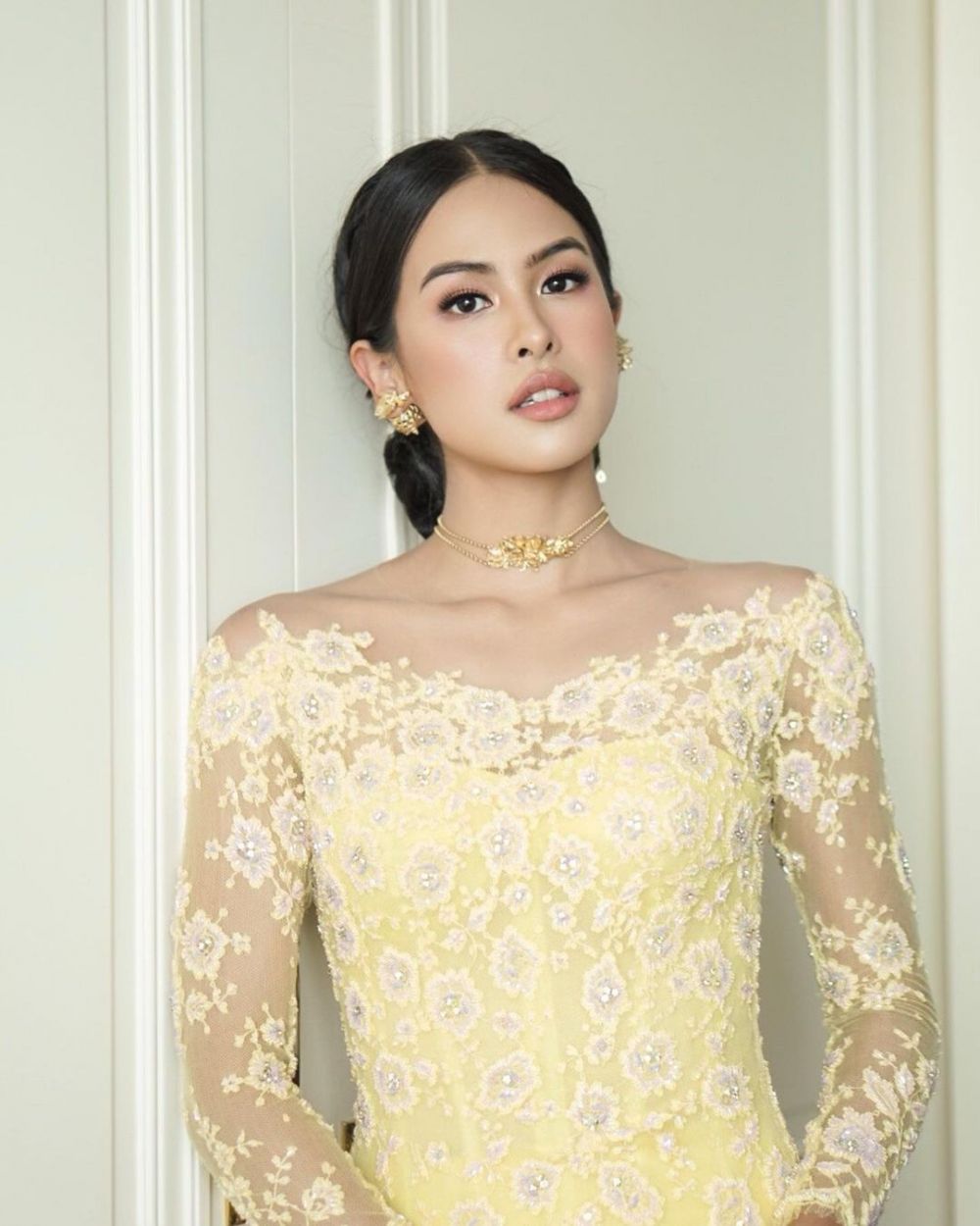 pesona maudy ayunda di rangkaian nikah adik © instagram