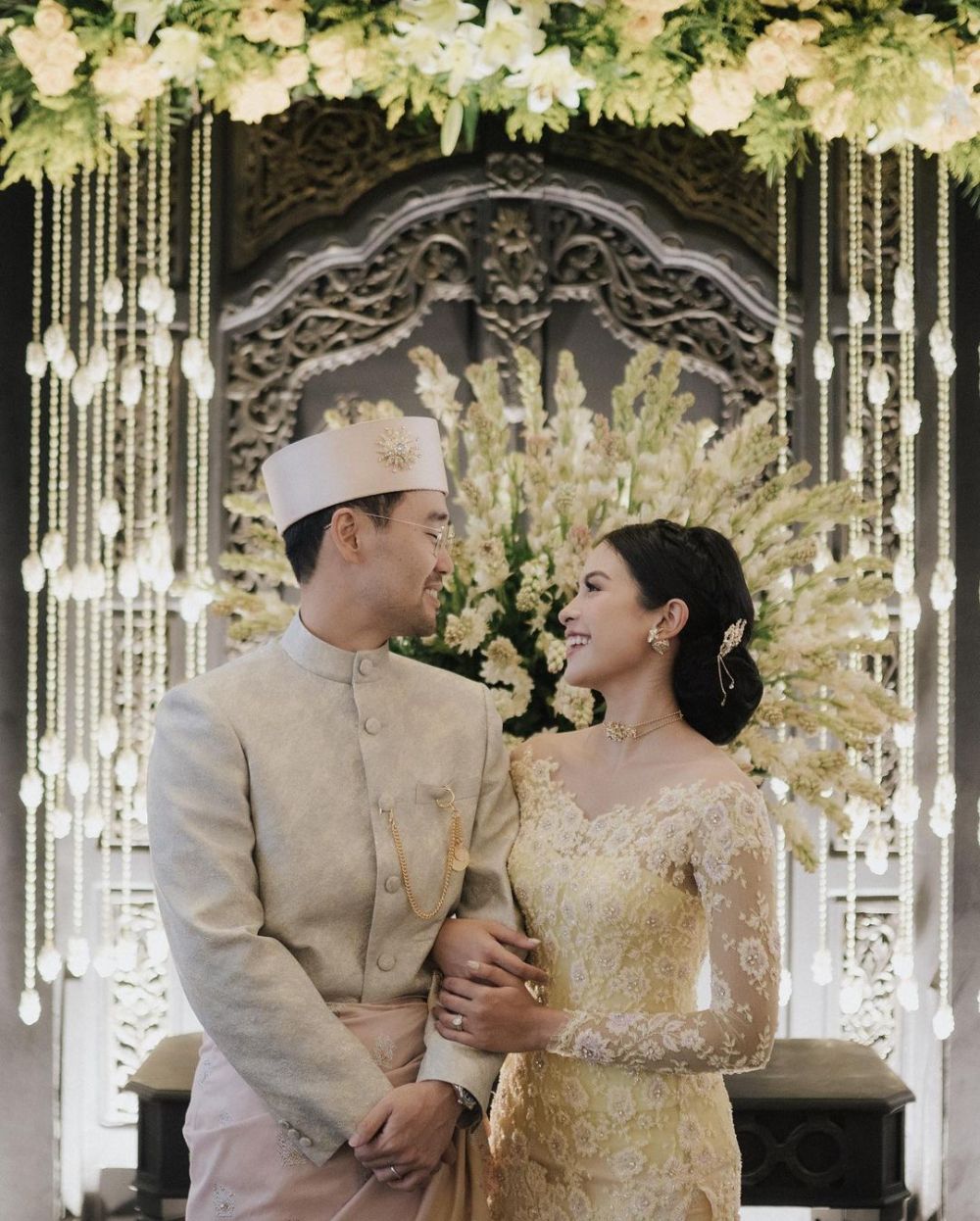 pesona maudy ayunda di rangkaian nikah adik © instagram