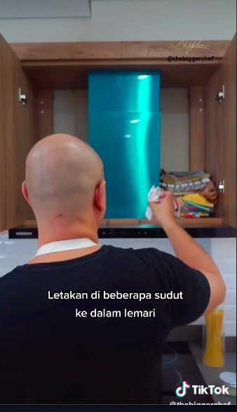 Pakai baking soda, ini cara hilangkan bau tak sedap pada lemari dapur