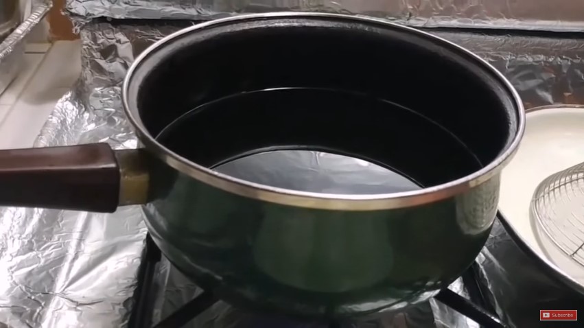 Trik menggoreng telur rebus agar berkulit dan tidak meletus