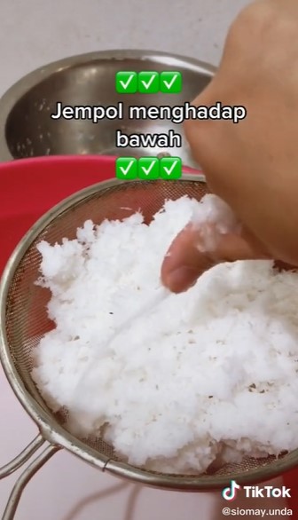 Cara jitu memeras santan kelapa agar hasilnya lebih banyak