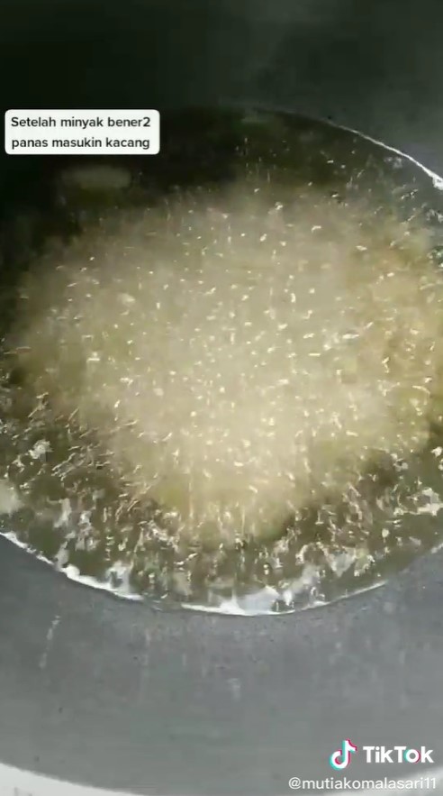 5 Trik mudah membuat kacang bawang renyah dan garing tahan lama