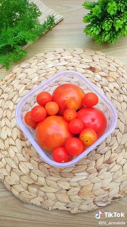 Cara praktis menyimpan tomat di kulkas, bisa tahan berbulan-bulan