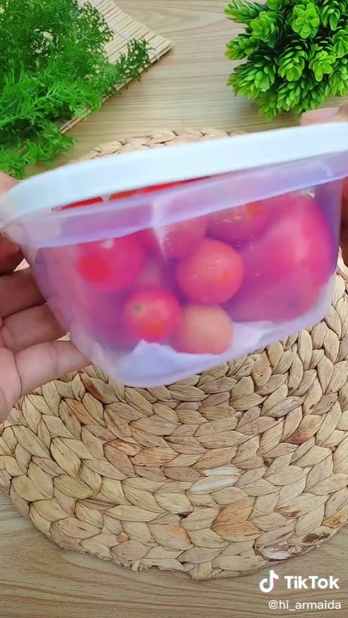 Cara praktis menyimpan tomat di kulkas, bisa tahan berbulan-bulan