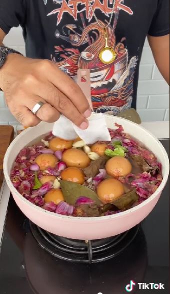5 Cara praktis bikin telur pindang batik agar warnanya cokelat cantik