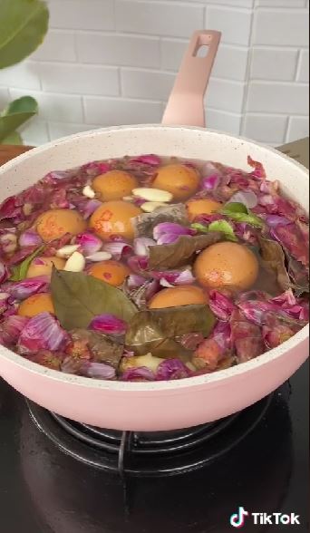 5 Cara praktis bikin telur pindang batik agar warnanya cokelat cantik