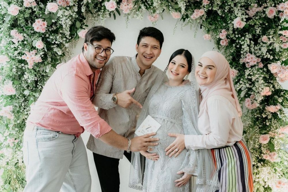pengajian dan gender reveal yasmine ow © berbagai sumber pengajian dan gender reveal yasmine ow © berbagai sumber