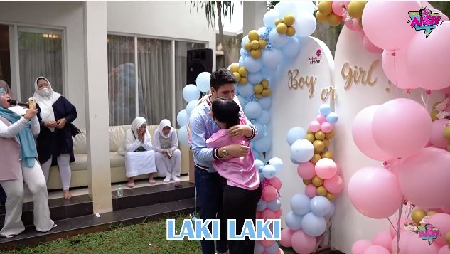 11 Momen pengajian dan gender reveal Yasmine Ow, istri Aditya Zoni