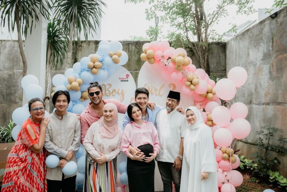 pengajian dan gender reveal yasmine ow © berbagai sumber pengajian dan gender reveal yasmine ow © berbagai sumber