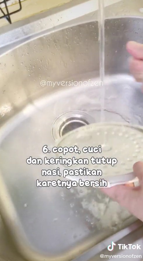 9 Cara sederhana merawat rice cooker agar terhindar dari bau dan jamur