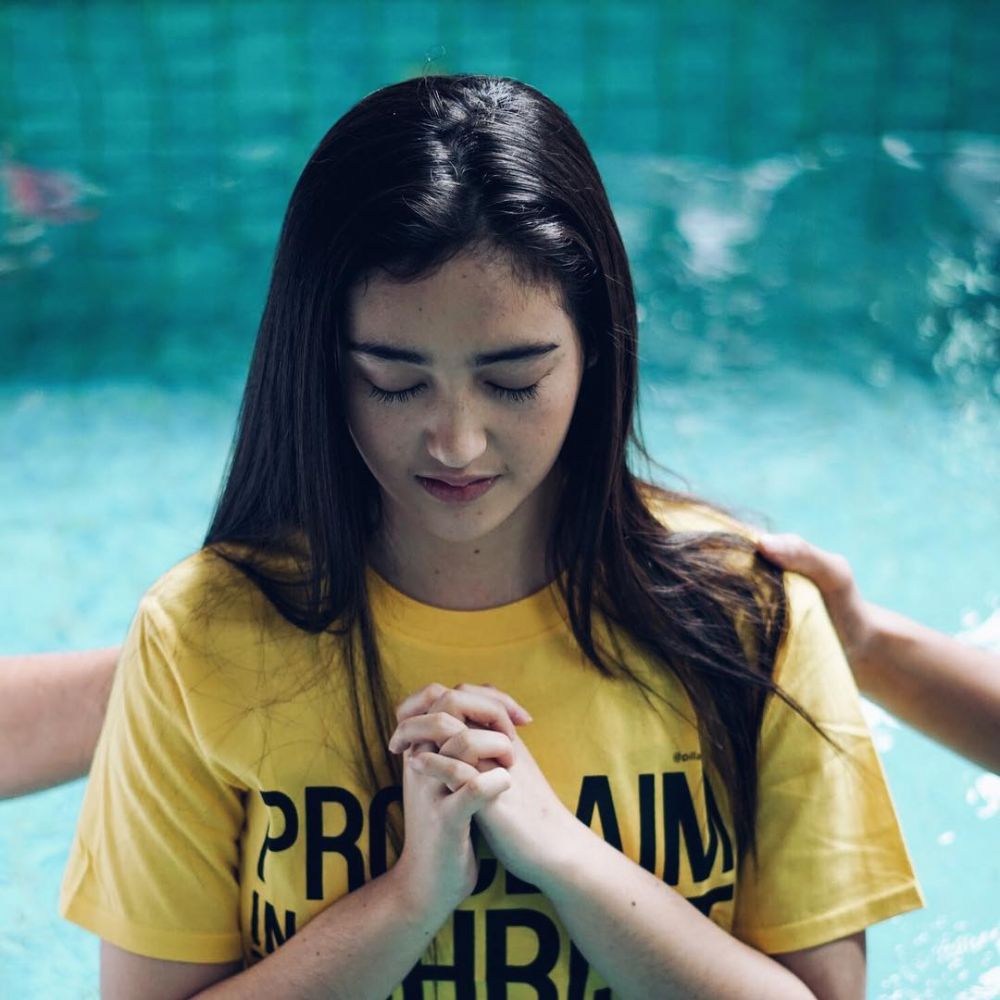 Momen 10 seleb jalani pembaptisan, terbaru pacar Chelsea Islan