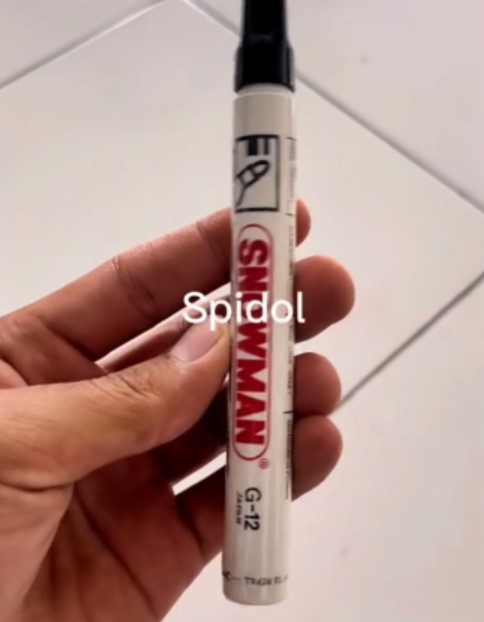 Membuat serokan sampah dari barang bekas TikTok/@agungyogapangestu