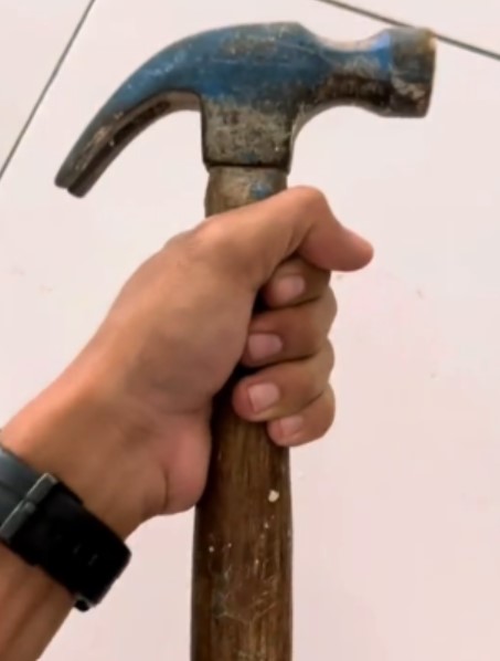 Membuat serokan sampah dari barang bekas TikTok/@agungyogapangestu