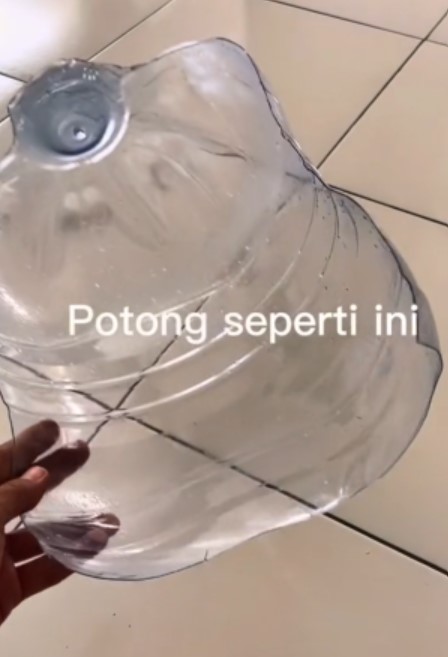 Membuat serokan sampah dari barang bekas TikTok/@agungyogapangestu