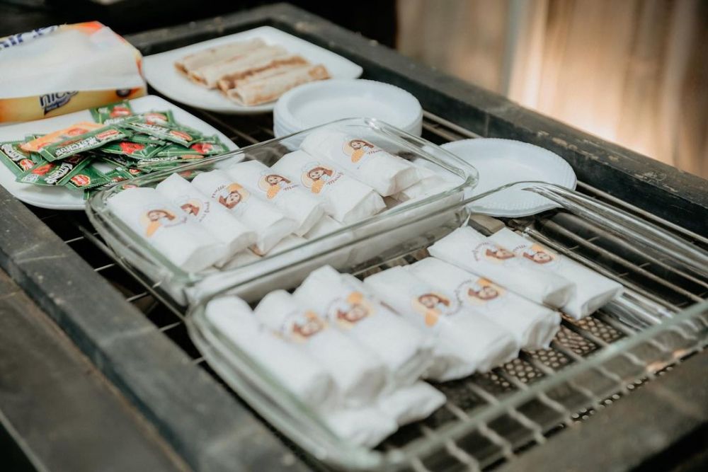 10 Hidangan pengajian dan gender reveal Yasmine Ow istri Aditya Zoni