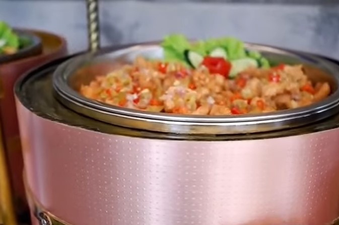 10 Hidangan pengajian dan gender reveal Yasmine Ow istri Aditya Zoni