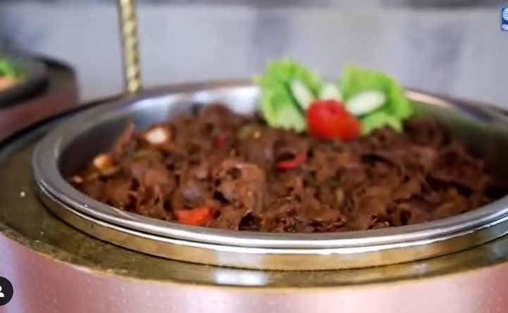 10 Hidangan pengajian dan gender reveal Yasmine Ow istri Aditya Zoni