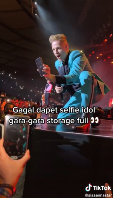 Memori iPhone penuh, penggemar ini gagal dapat selfie anggota Westlife