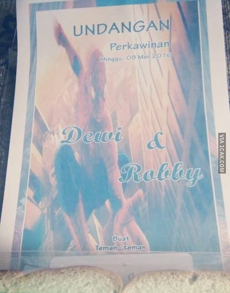 Foto nyeleneh di undangan © berbagai sumber Foto nyeleneh di undangan © berbagai sumber