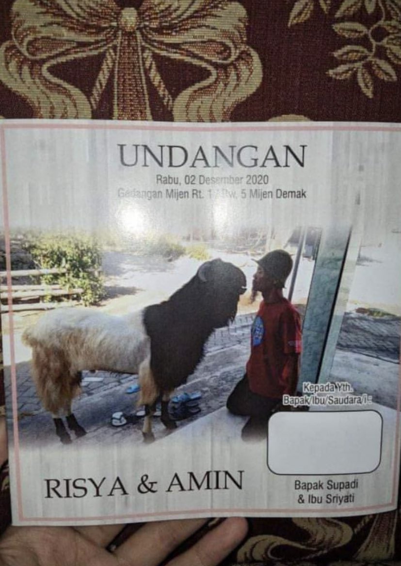 Foto nyeleneh di undangan © berbagai sumber Foto nyeleneh di undangan © berbagai sumber