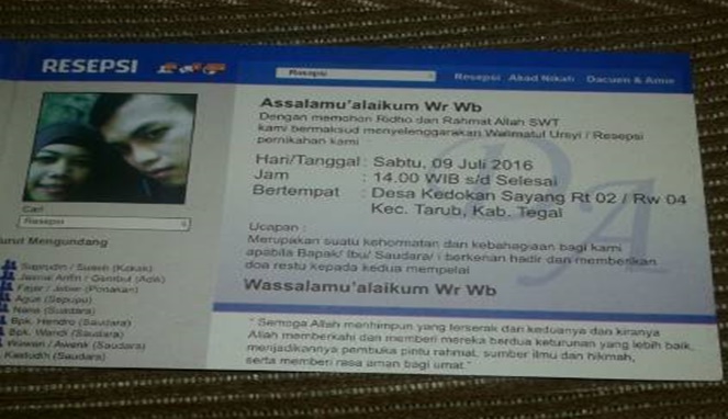 Foto nyeleneh di undangan © berbagai sumber Foto nyeleneh di undangan © berbagai sumber